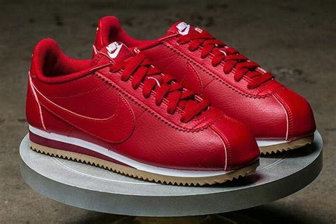 nike cortez wit rood|Nike Cortez vintage shoes.